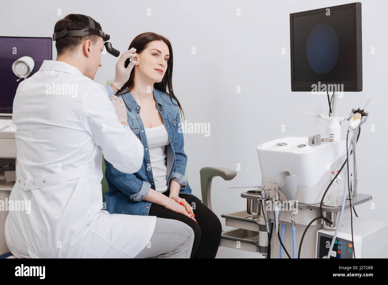 Ohr Nase Hals Arzt In Der Nähe Hals nasen ohren klinik -Fotos und -Bildmaterial in hoher Auflösung – Alamy