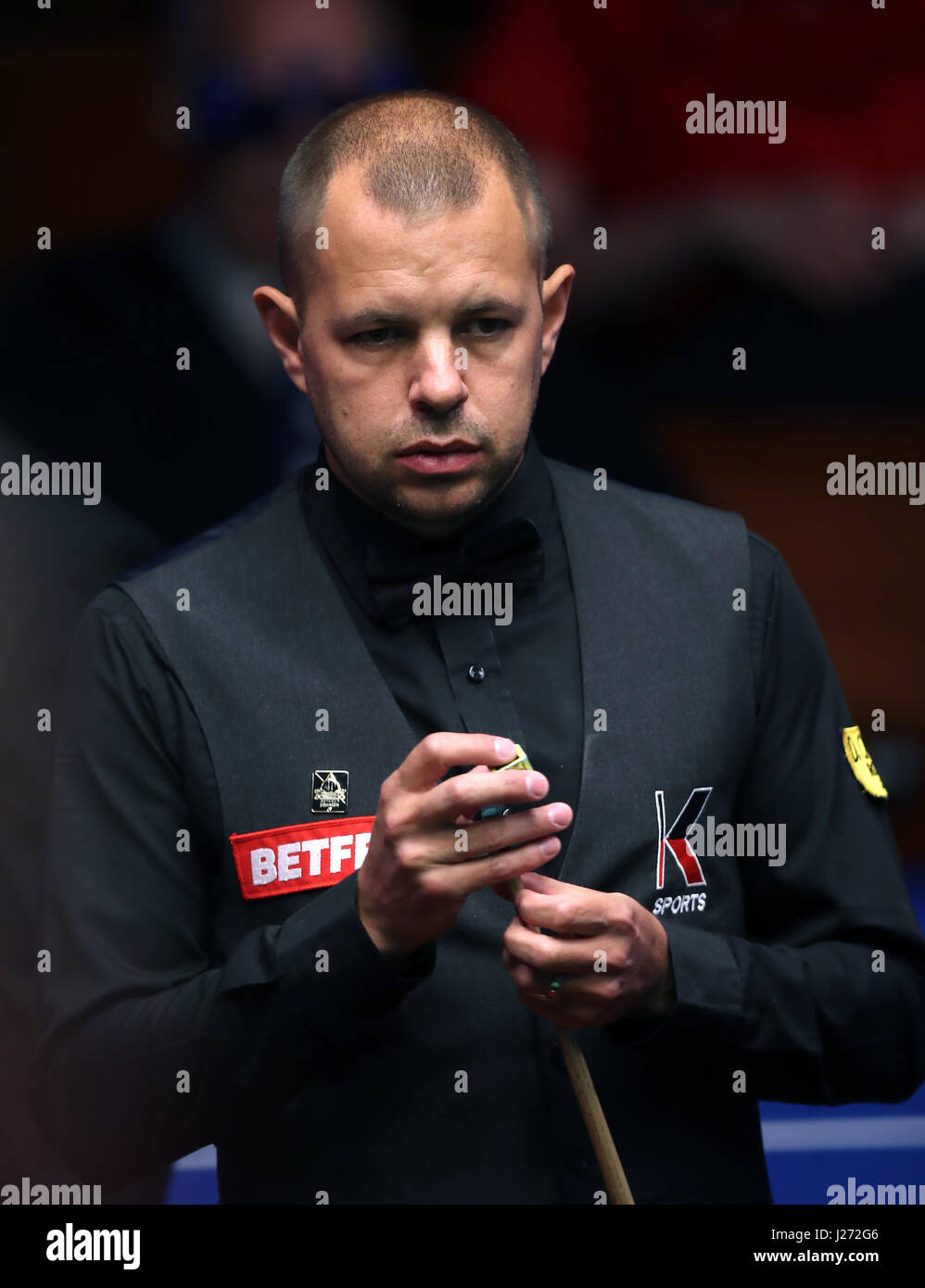 Barry Hawkins in Aktion gegen Stephen Maguire am Tag elf der Betfred Snooker-WM am Crucible Theatre in Sheffield. PRESSEVERBAND Foto. Bild Datum: Dienstag, 25. April 2017. Vgl. PA Geschichte SNOOKER-Welt. Bildnachweis sollte lauten: Simon Cooper/PA Wire Stockfoto