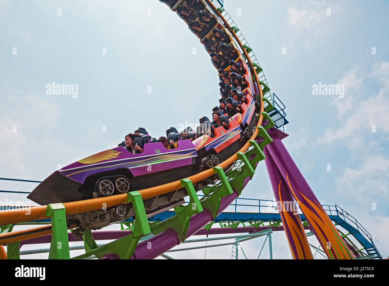 5. April 2011 - Drachen-Achterbahn, Ocean Park, Hong Kong, HONG KONG. Stockfoto