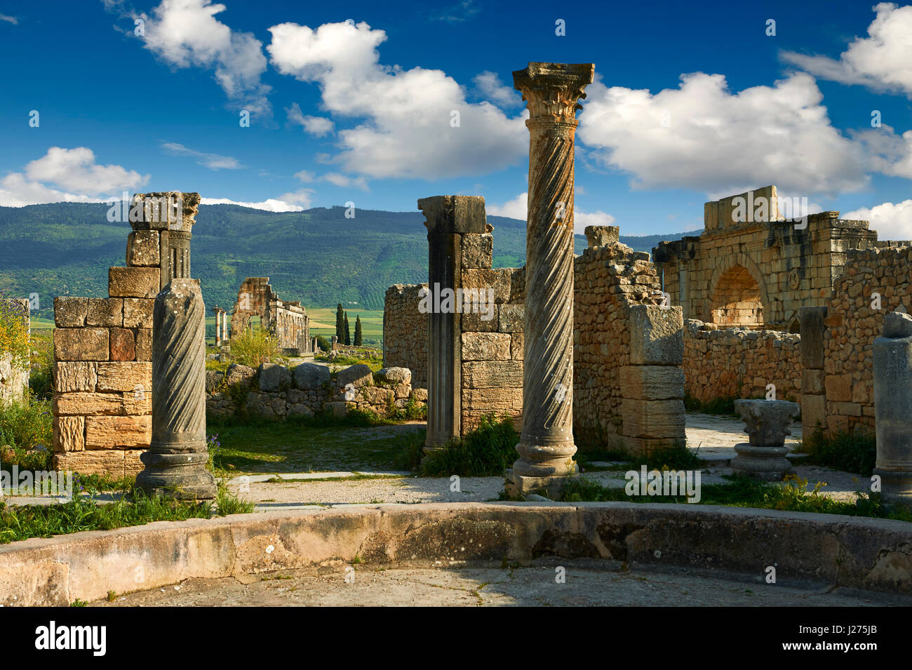 Haupteingang einer Roman-Villa in der Ausgrabungsstätte Volubilis, in der Nähe von Meknès, Marokko Stockfoto