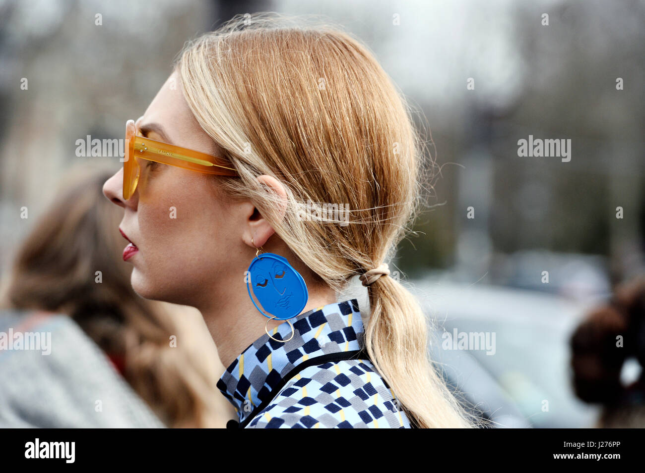 Streetstyle bei Chanel, bereit zu tragen/w 2017-2018, le Grand-Palais, Paris, Frankreich Stockfoto