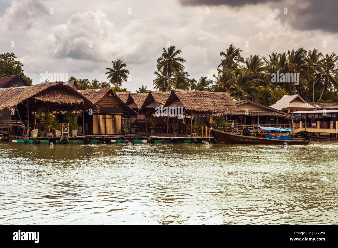 Fischerdorf in der Provinz Krabi, Thailand Stockfoto