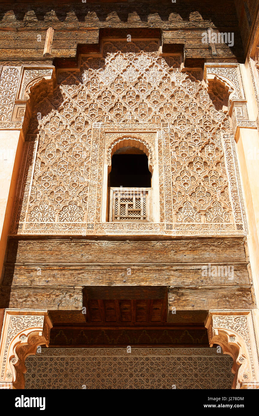 Berber Arabesken Morcabe Stuckarbeiten des 14. Jahrhunderts rekonstruierte Ben Youssef Madersa (islamische Hochschule) von Saadian Sultan Abdallah al-Ghalib Stockfoto