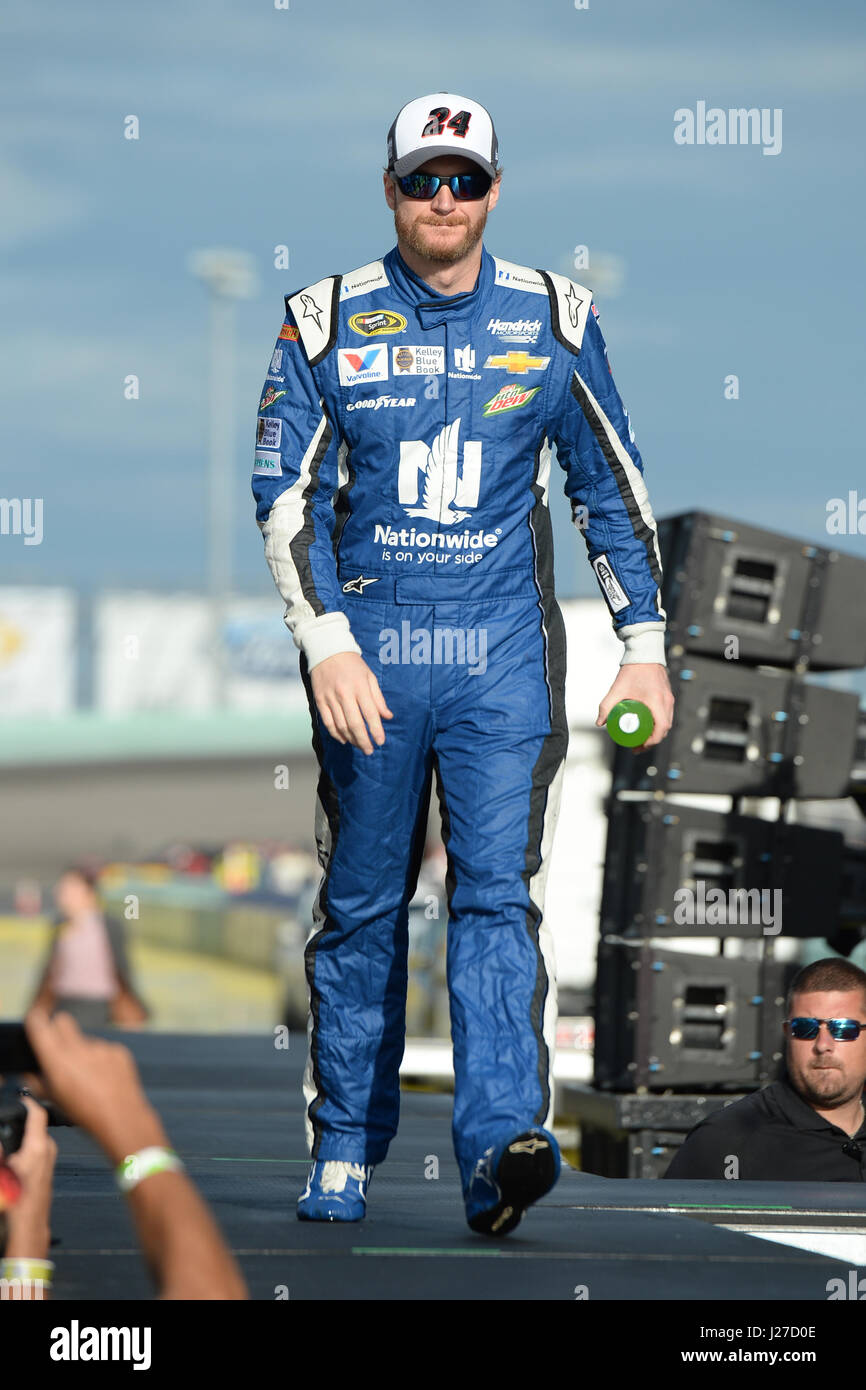 Homestead, FL, USA. 22. November 2017. Dale Earnhardt Jr. während Fahrer Einführungen vor Beginn des NASCAR Sprint Cup Serie Ford EcoBoost 400 auf dem Homestead-Miami Speedway am 22. November 2015 in Homestead, Florida. Bildnachweis: Mpi04/Medien Punch/Alamy Live-Nachrichten Stockfoto