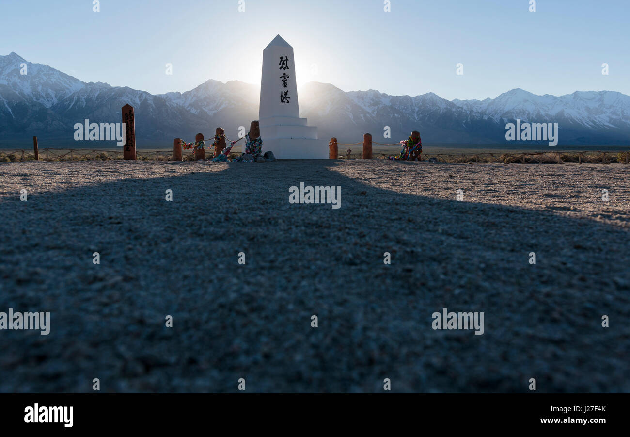 Lone Pine, CA, USA. 31. März 2017. Friedhof und Denkmal an die Manzanar National Historic Site auf Donnerstag, 30. März 2017 in Lone Pine, CA. Copyright Paul Kitagaki Jr. © 2017 Credit: Paul Kitagaki Jr./ZUMA Draht/Alamy Live-Nachrichten Stockfoto