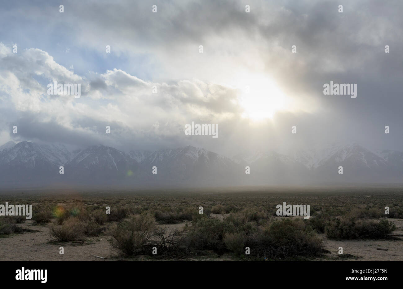 Lone Pine, CA, USA. 21. April 2017. Friedhof und Denkmal an die Manzanar National Historic Site auf Donnerstag, 30. März 2017 in Lone Pine, CA. Japanische Internierung Project.Copyright Paul Kitagaki Jr. © 2017 Credit: Paul Kitagaki Jr./ZUMA Draht/Alamy Live-Nachrichten Stockfoto