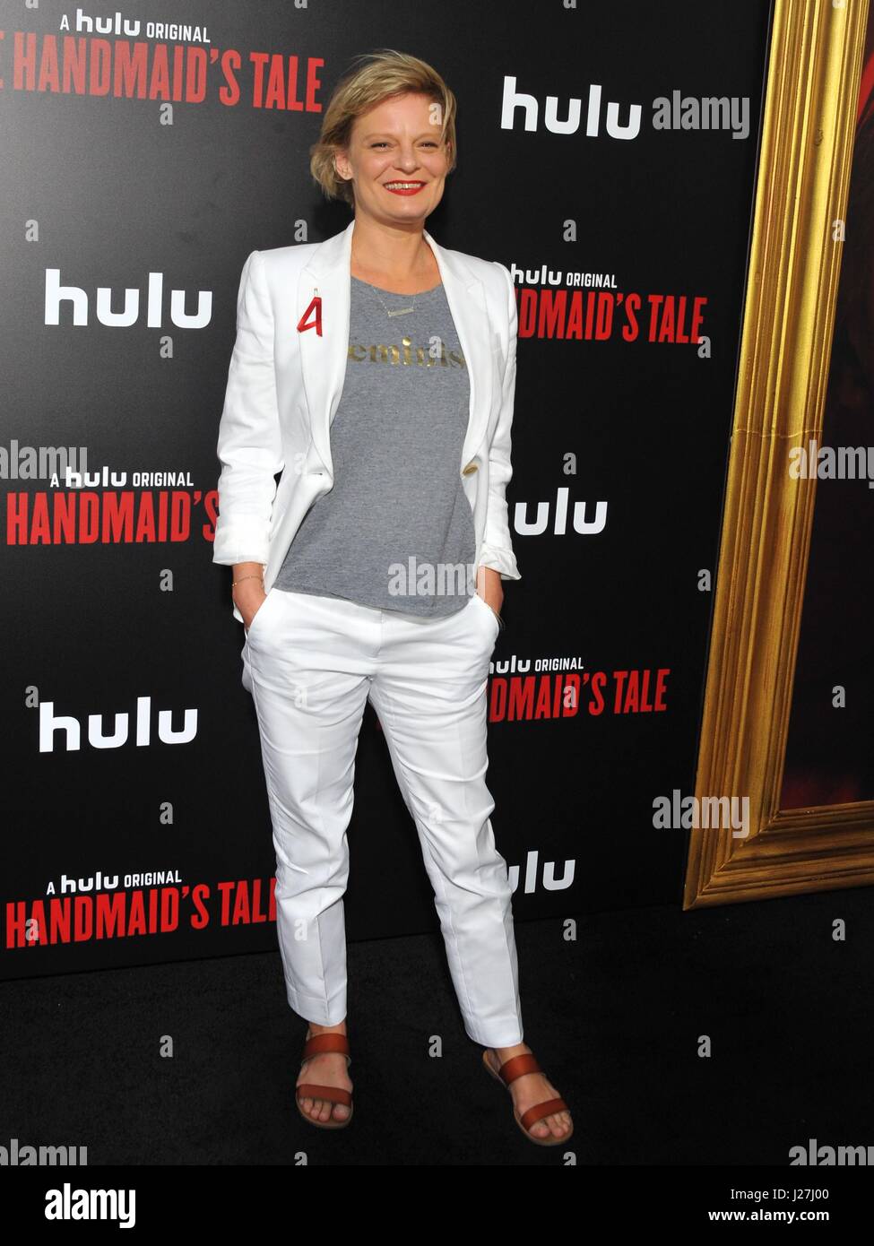 Los Angeles, CA, USA. 25. April 2017. Martha Plimpton im Ankunftsbereich für THE HANDMAID es TALE Screening auf HULU, ArcLight Hollywood Cinerama Dome, Los Angeles, CA Premiere 25. April 2017. Bildnachweis: Dee Cercone/Everett Collection/Alamy Live-Nachrichten Stockfoto