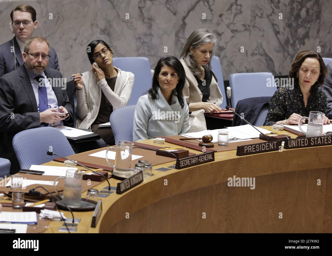 Vereinten Nationen, New York, USA, 25. April 2017 - Nikki Haley, ständiger Vertreter der Vereinigten Staaten an die UN und den Präsidenten des Sicherheitsrats für April, auf der Tagung des Rates über die Situation im Südsudan heute am Hauptsitz UNO in New York. Foto: Luiz Rampelotto/EuropaNewswire | weltweite Nutzung Stockfoto