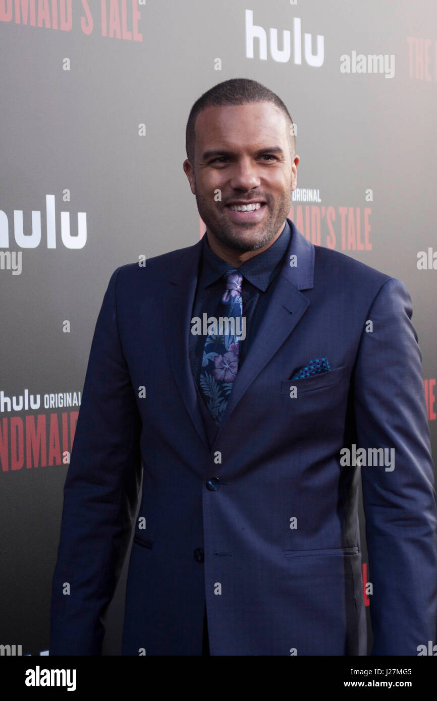 Los Angeles, USA. 25. April 2017. O-T Fagbenle kommt bei Hulu The Handmaid es Tale Premiere im ArcLight Dome am 25. April 2017 in Hollywood, Kalifornien. Bildnachweis: Das Foto Zugang/Alamy Live-Nachrichten Stockfoto