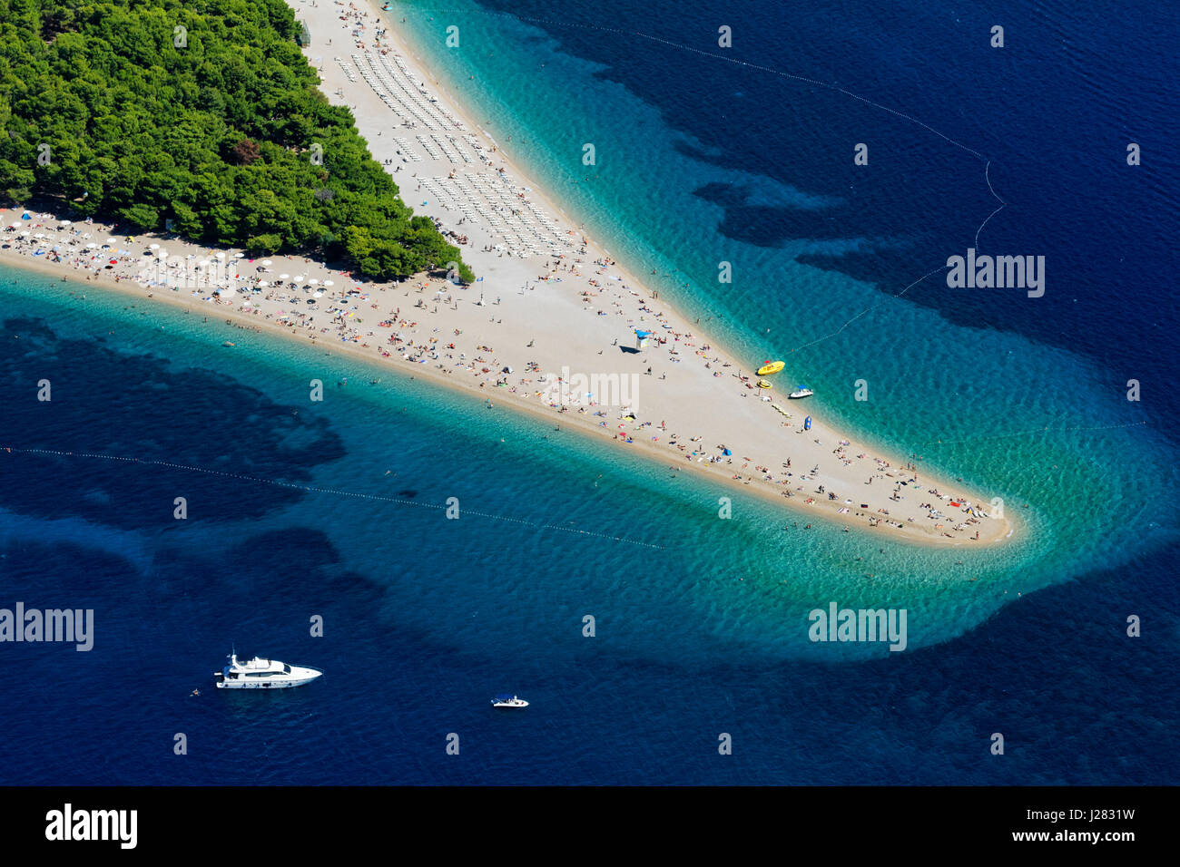 Antenne Szene Der Strand Zlatni Rat Auf Der Insel Brac Kroatien Stockfotografie Alamy