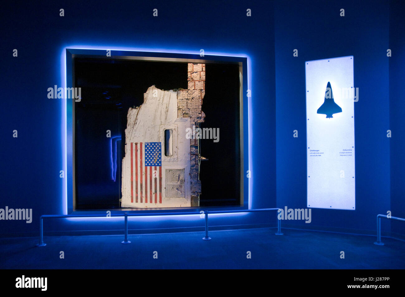 Reste des zerstörten Space Shuttle Challenger am Visitor Complex am NASA Kennedy Space Center, Florida angezeigt. Stockfoto