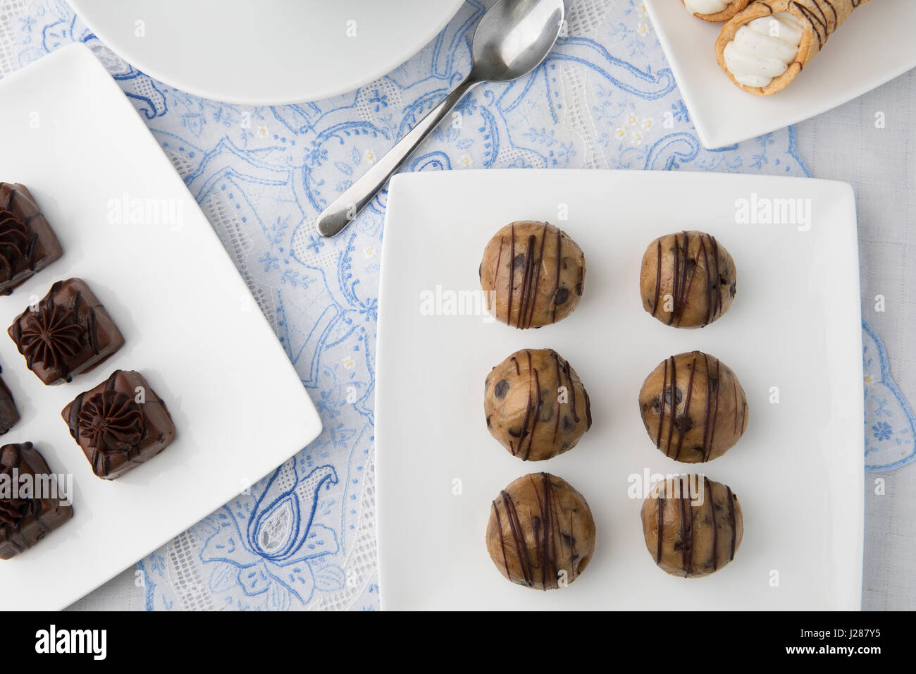 Cookie Teig Stil Schokolade Leckereien und andere süße Leckereien flach lag. Stockfoto