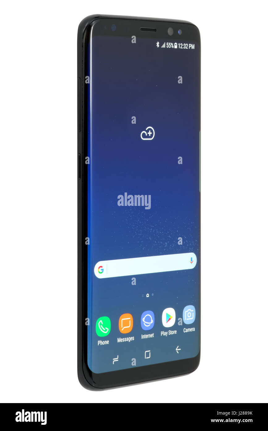 Koszalin, Polen - 25. April 2017: schwarz Samsung Galaxy S8 am Steintisch. Samsung S8 sind neue Generation Smartphone von Samsung. Die Samsung S8 ist sm Stockfoto
