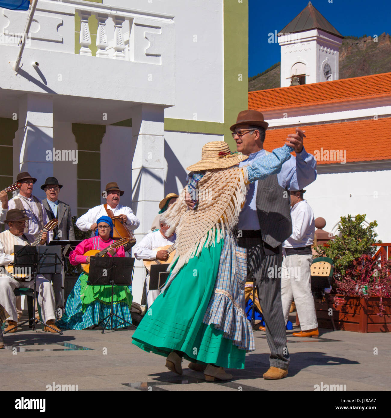 Tejeda, Spanien - 5 Februar: Touristen und Einheimische genießen Fiesta del Almendro En Flor, Mandel Blume Feier, 5. Februar 2017 in Tejeda Gran Cana Stockfoto