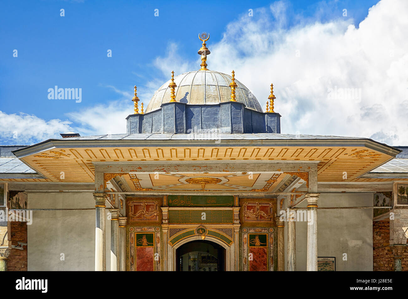 Das Tor der Glückseligkeit in den zweiten Hof des Topkapi-Palast, Istanbul, Türkei Stockfoto