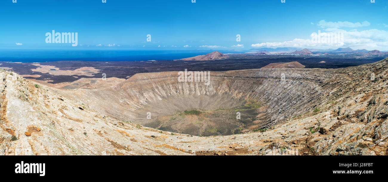 Krater der Caldera Blanca, alte Vulkan in Lanzarote, Kanarische Inseln, Spanien Stockfoto