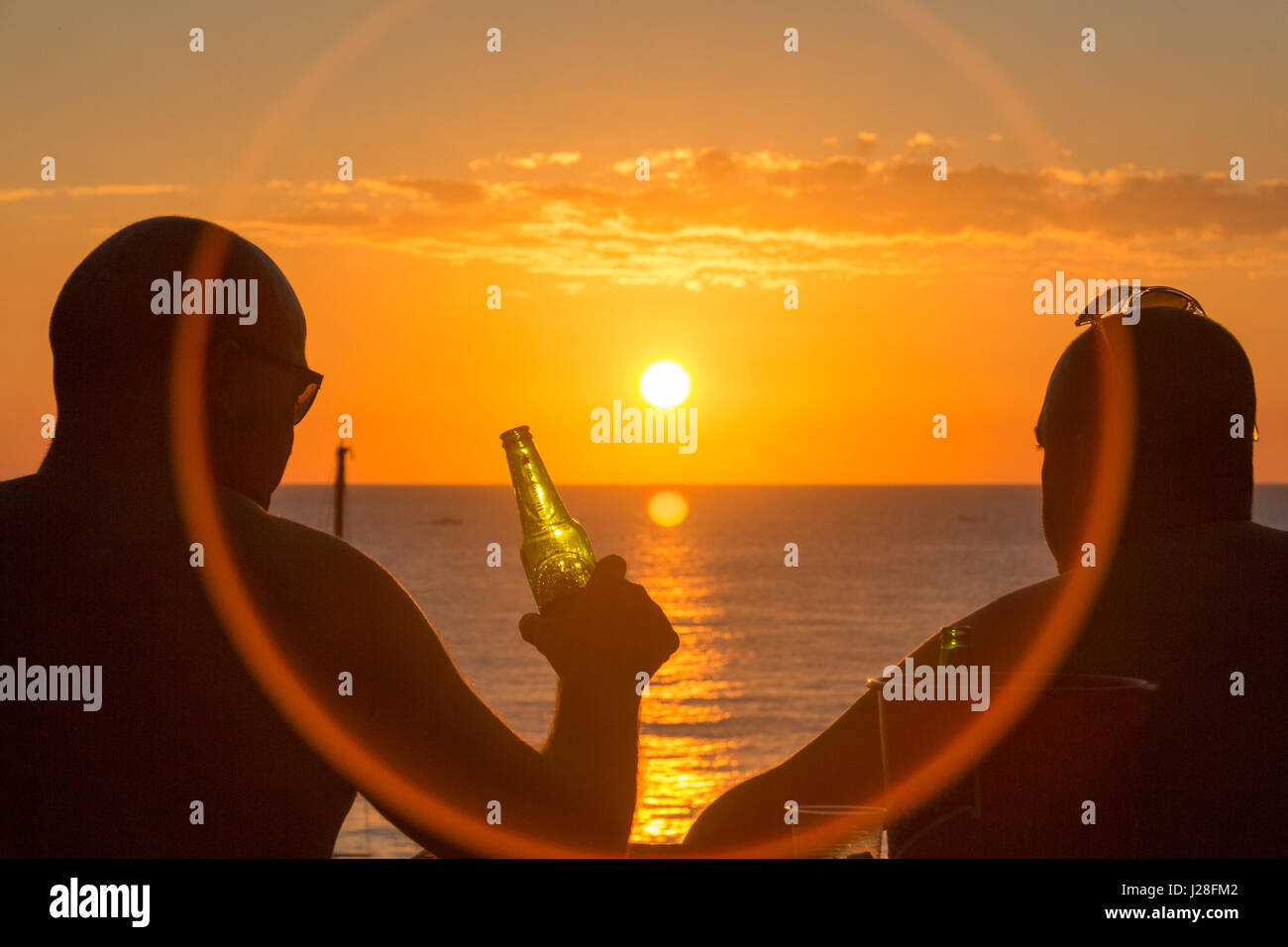 Jamaika, Negril, genießen Sie die Sonne, Sonnenuntergang über dem Meer Stockfoto