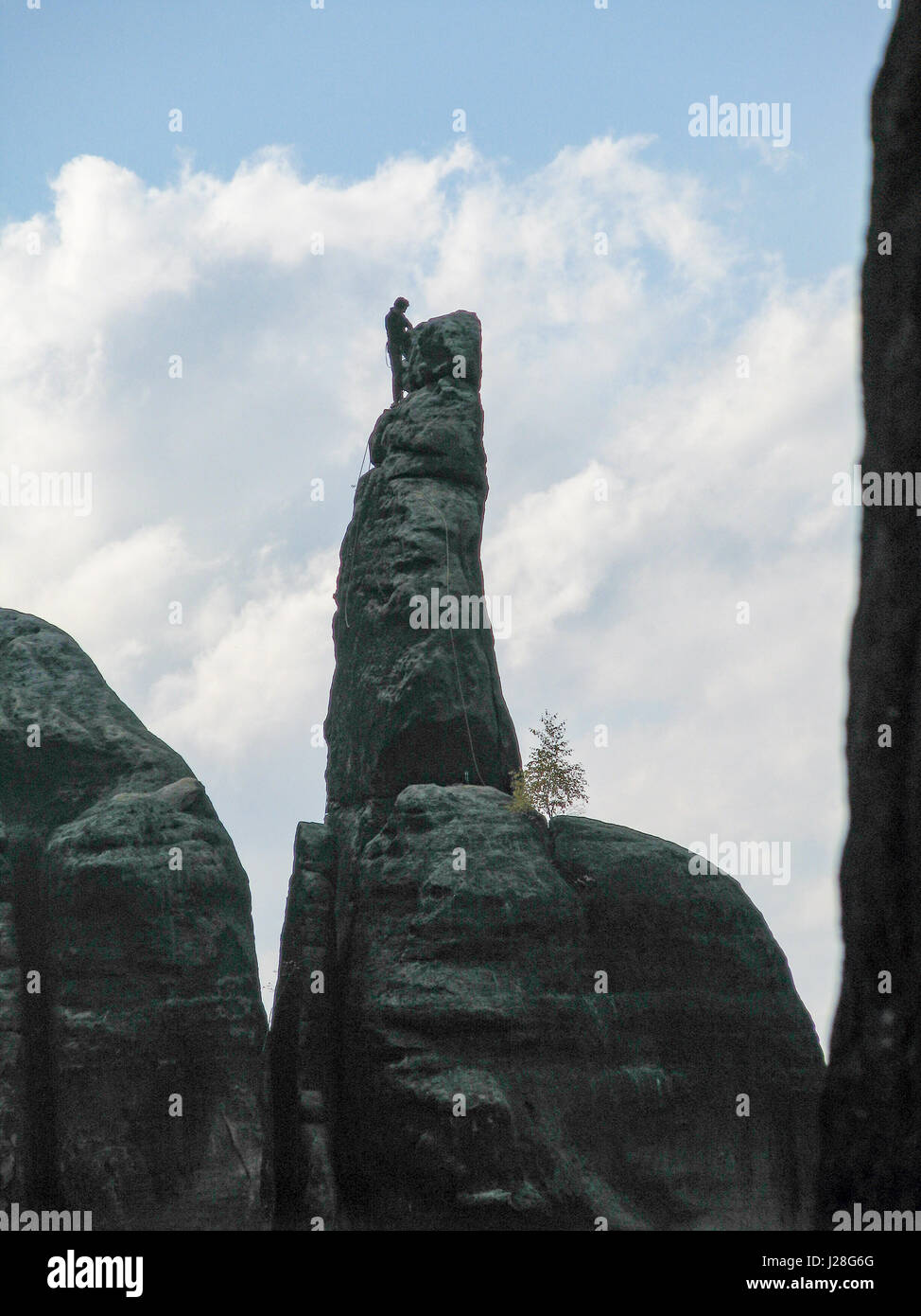 Deutschland, Sachsen, Sächsische Schweiz, Felsen vor Wolken Stockfoto