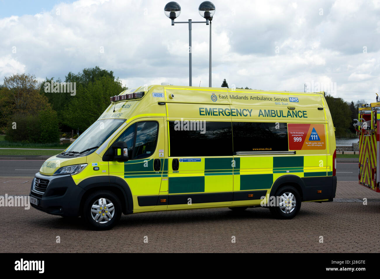Ein Fiat East Midlands Rettungsdienst Krankenwagen an der Commercial Vehicle Show, NEC, Birmingham, UK Stockfoto