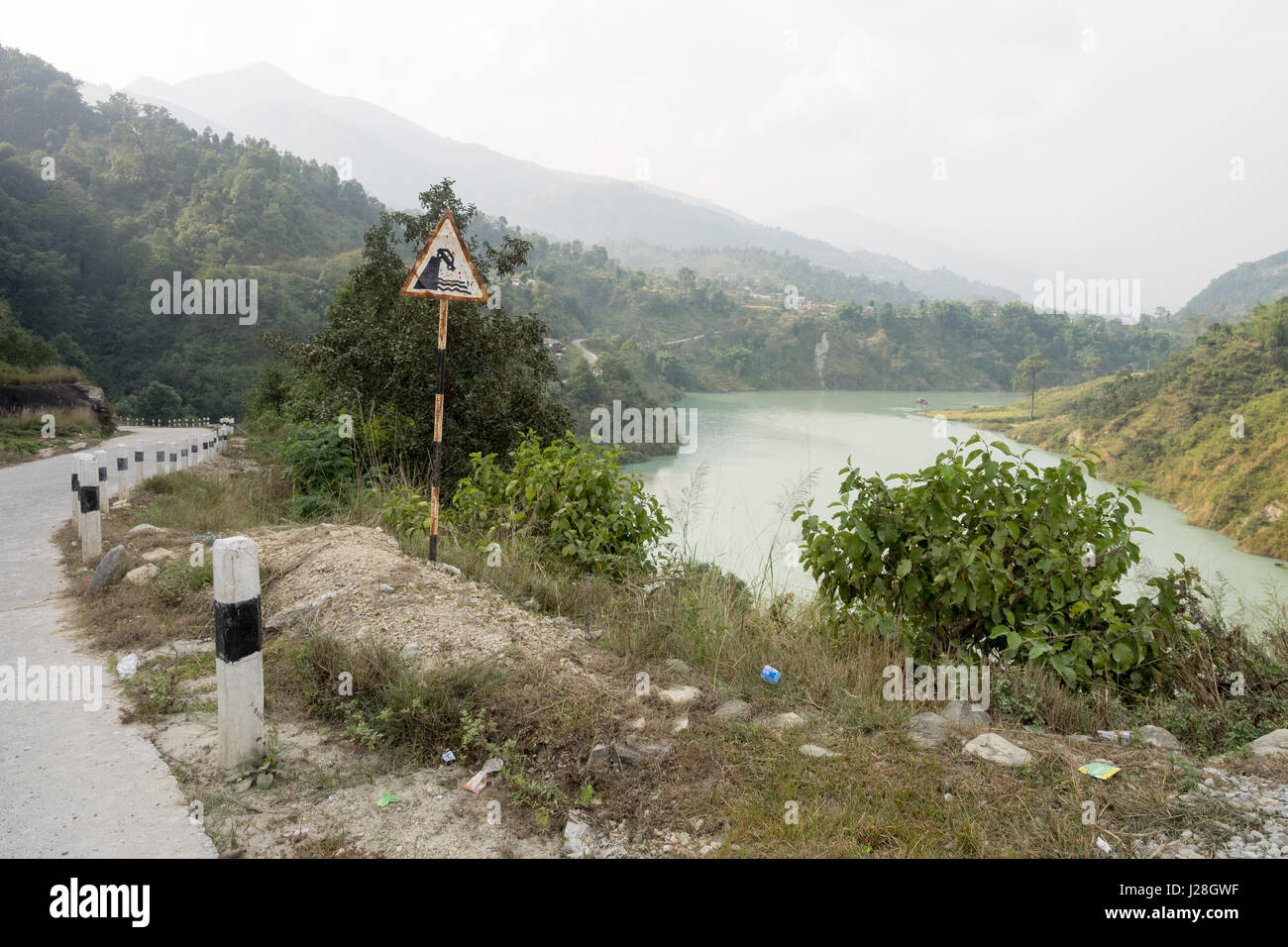Nepal, Western Region, Besisahar, Annapurna Circuit - Kathmandu nach Bhulbhule - Vorsicht Klippen auf dem Weg zum Fluss Trishuli bis Besisahar Stockfoto