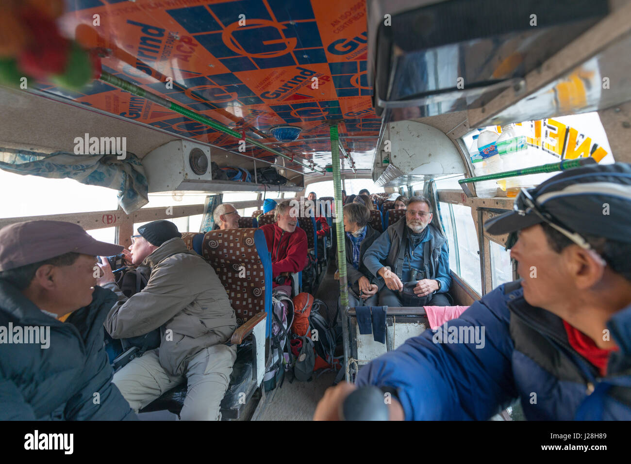 Nepal, Western Region, Muktinath, am Annapurna Circuit - Tag 11 - von Kagbeni, Tatopani - eine Fahrt mit dem Bus macht Spaß, auf der Fahrt von Kagbeni nach Jomsom Stockfoto