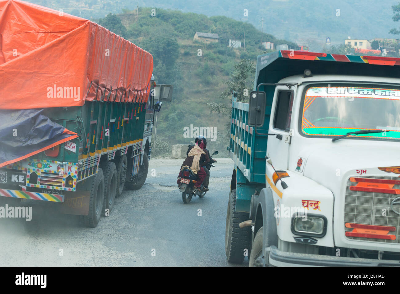 Zentralregion, Naubise, Nepal, Annapurna Circuit - Pokhara, Jhobang nach Kathmandu - Szenen wie James Bond auf der Autobahn von Pokhara nach Kathmandu Stockfoto