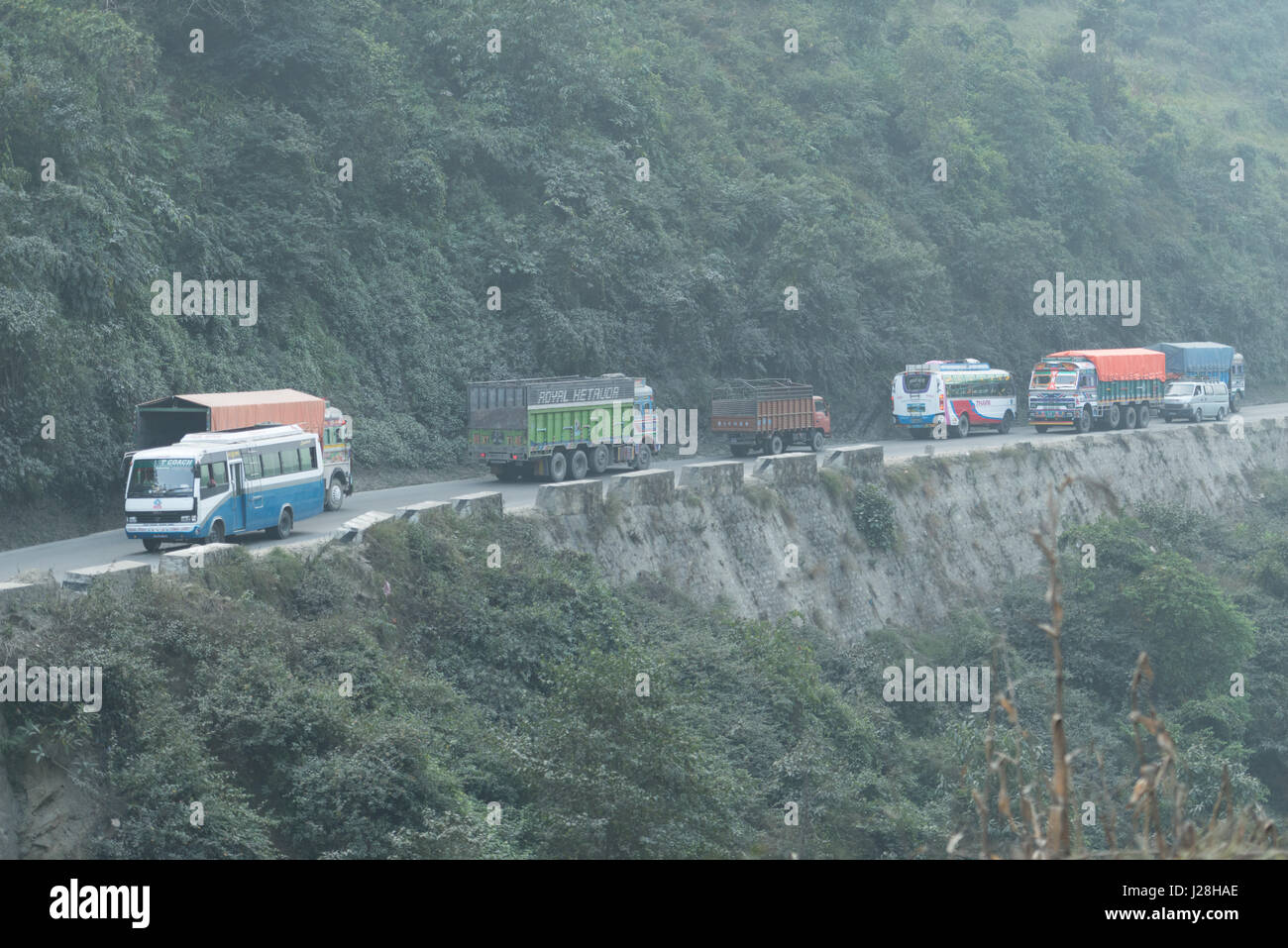 Nepal, Zentralregion, Bagmati, Annapurna Circuit - Reise Pokhara, Jhobang nach Kathmandu - Spaziergang sorgfältig auf der Autobahn von Pokhara nach Kathmandu Stockfoto