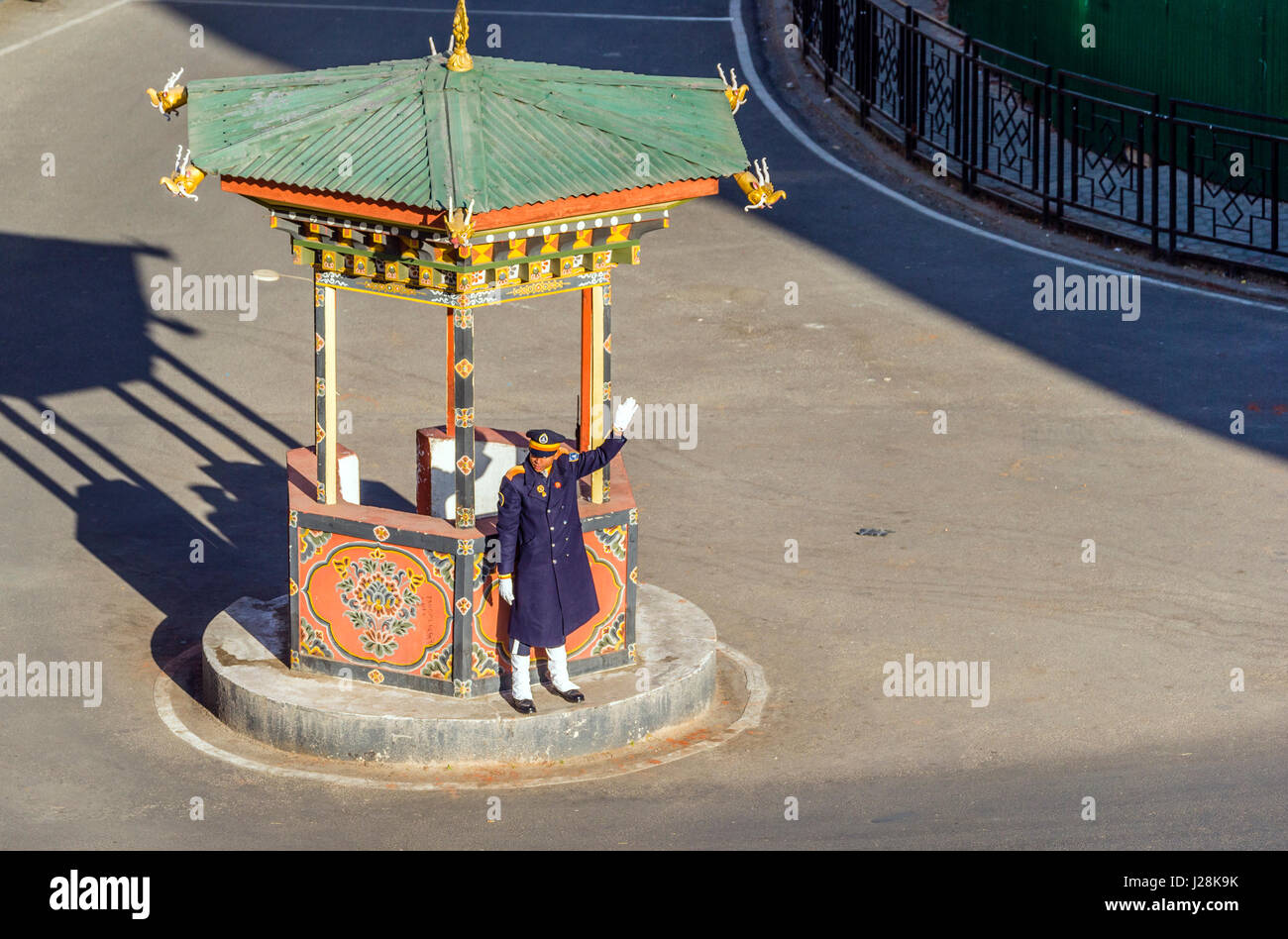 THIMPHU, BHUTAN - Januar 10: Nicht identifizierte Bhutan Polizist Stockfoto