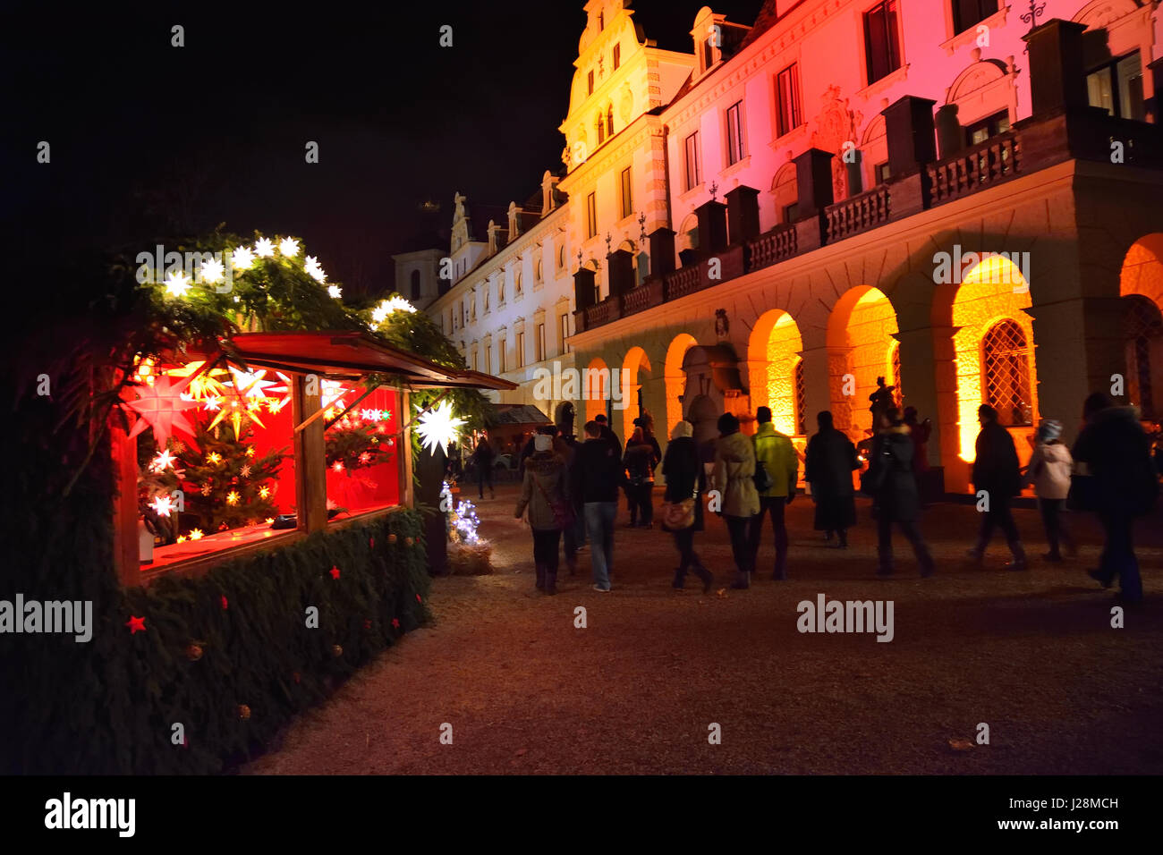 Deutschland, Bayern, Regensburg, Weihnachtsmarkt, Regenscastle gehört zum UNESCO-Weltkulturerbe Stockfoto