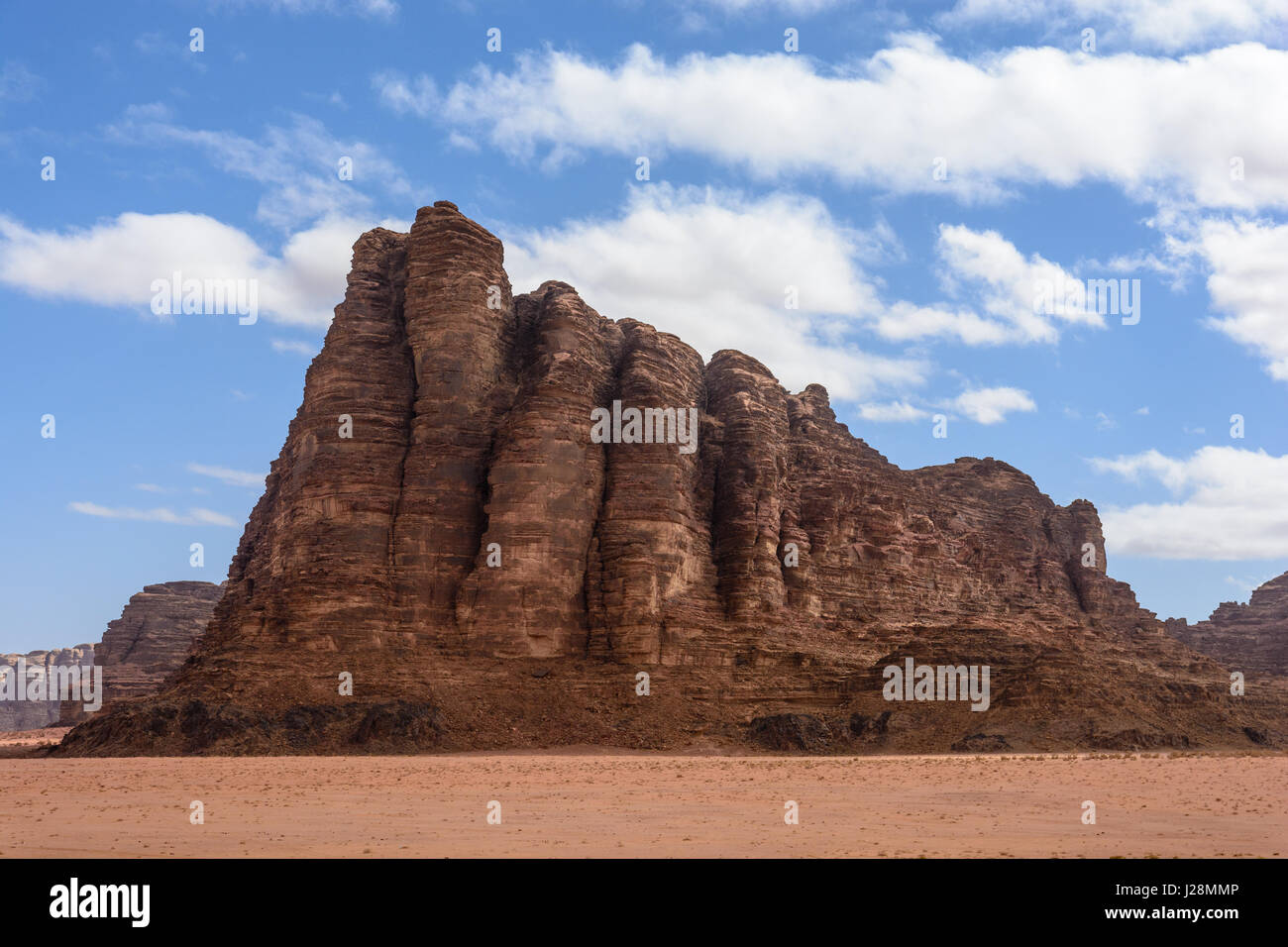 Jordan, Aqaba Gouvernement, Wadi Rum, die Felsformation "Sieben Säulen der Weisheit" Wüste Hochplateau in South Jordan. UNESCO-Weltnaturerbe Stockfoto