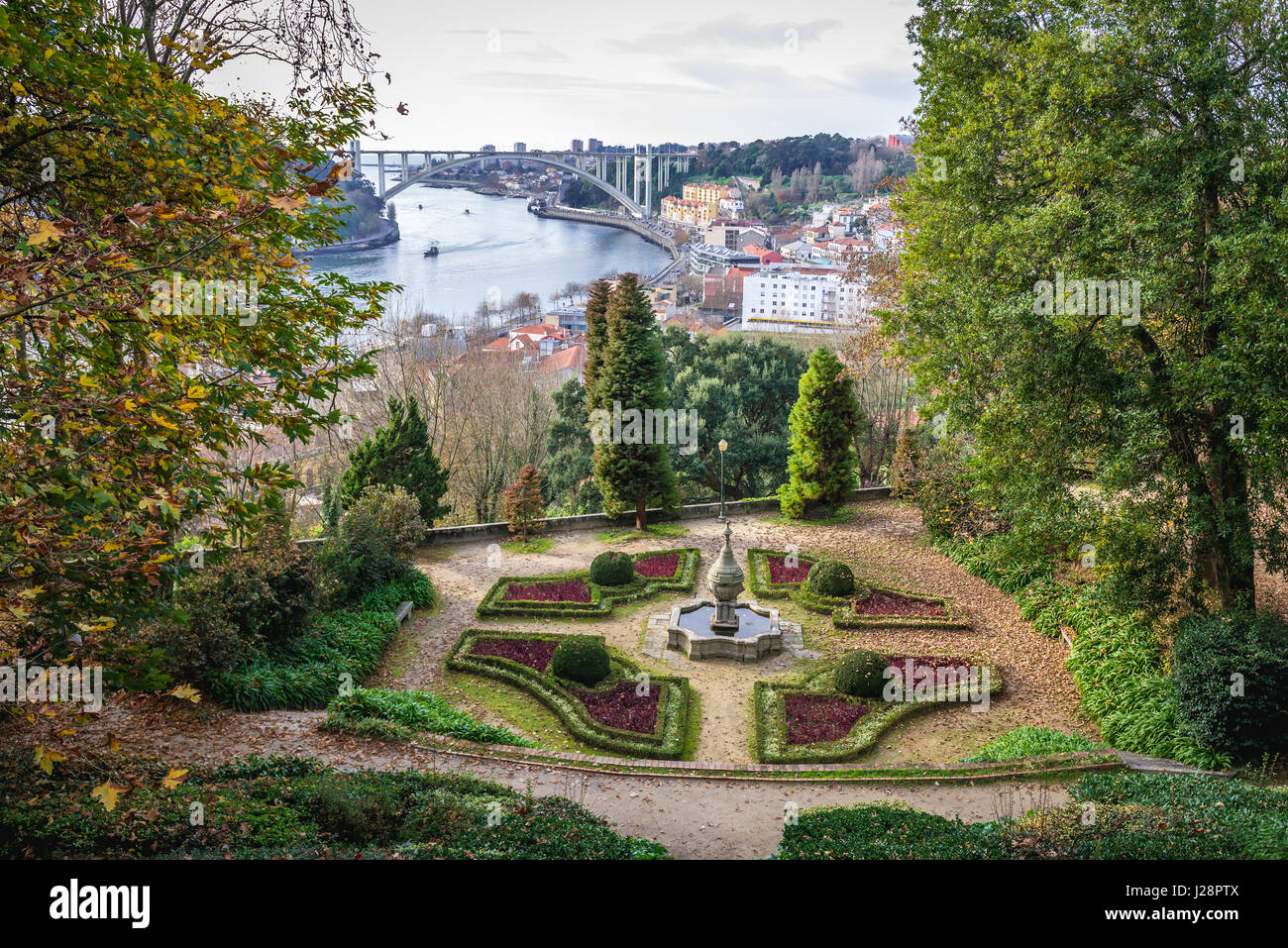 58+ Der Verfallene Garten Porto, Leider sind wir in porto auf einige
