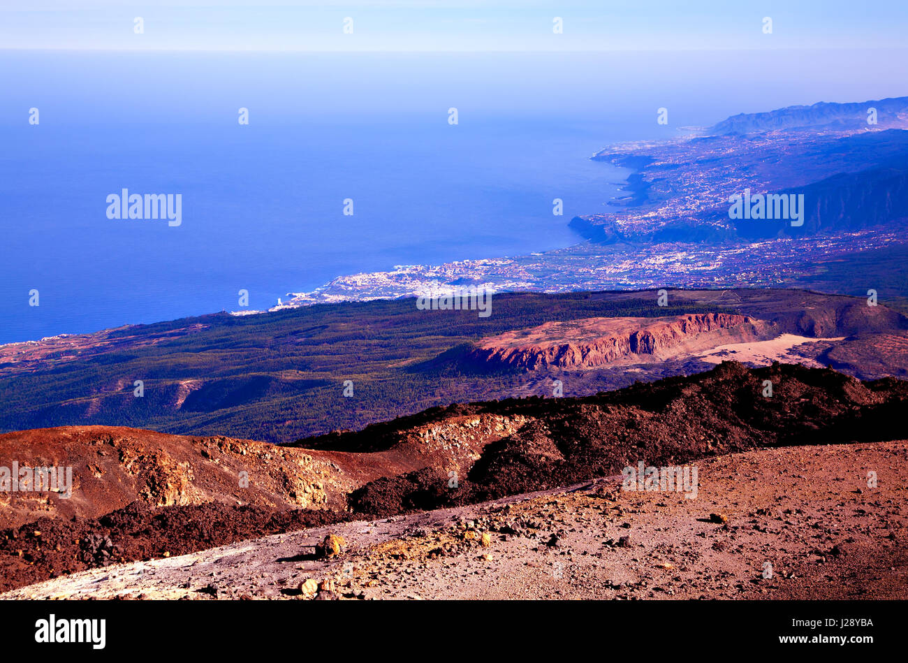 Vulkanische Landschaft und die Küste der Insel Teneriffa, Kanarische Inseln, Spanien. Stockfoto