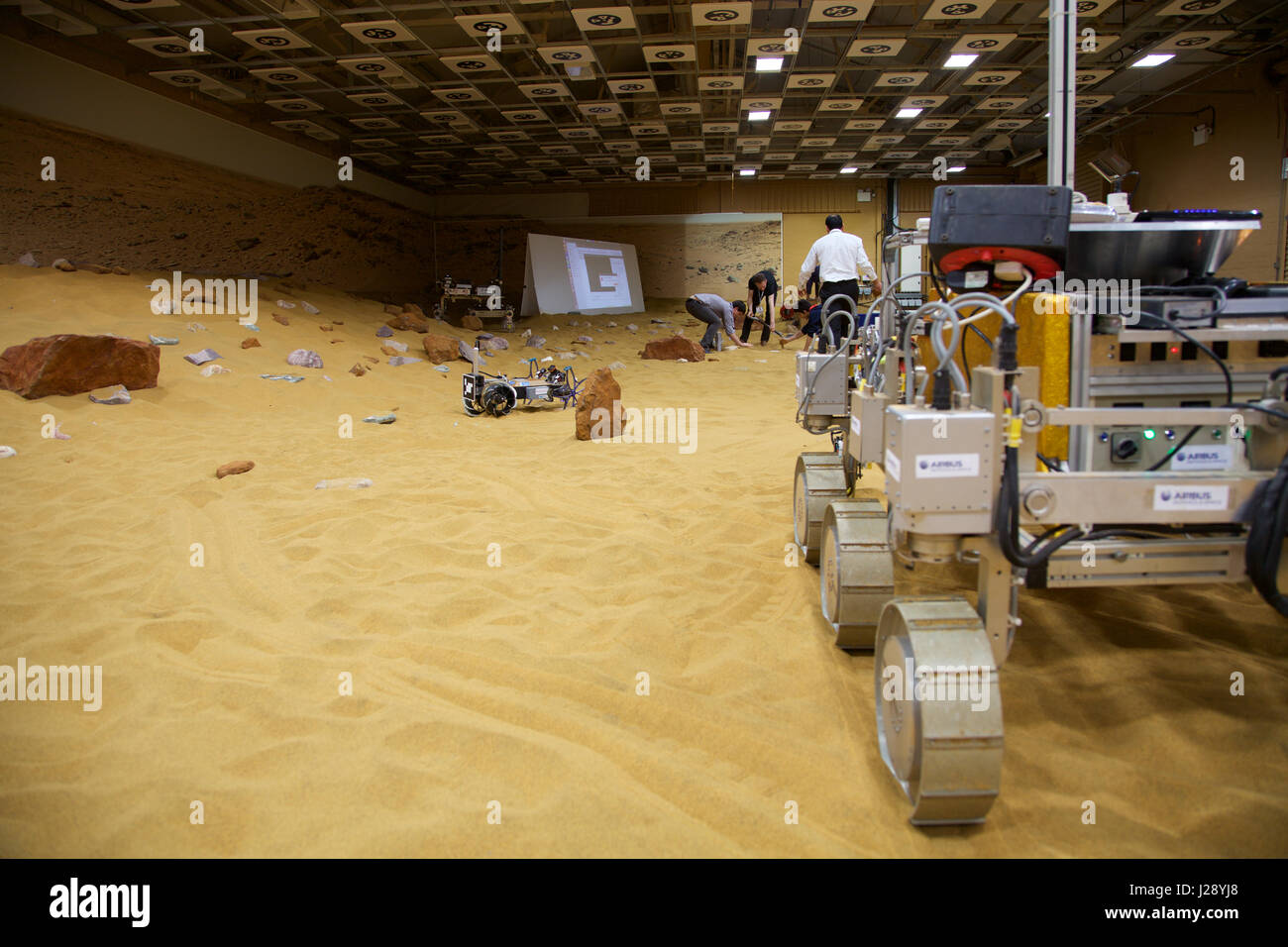 Eine kleine Scout-Prototypen für die ESA ExoMars Rover-Mission zum Mars wird von Airbus in einer Lagerhalle gemacht, um den roten Planeten aussehen getestet Stockfoto
