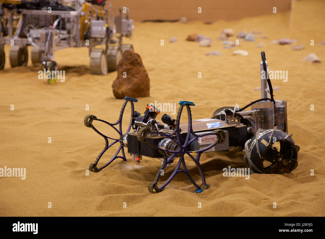 Eine kleine Scout-Prototypen für die ESA ExoMars Rover-Mission zum Mars wird von Airbus in einer Lagerhalle gemacht, um den roten Planeten aussehen getestet Stockfoto