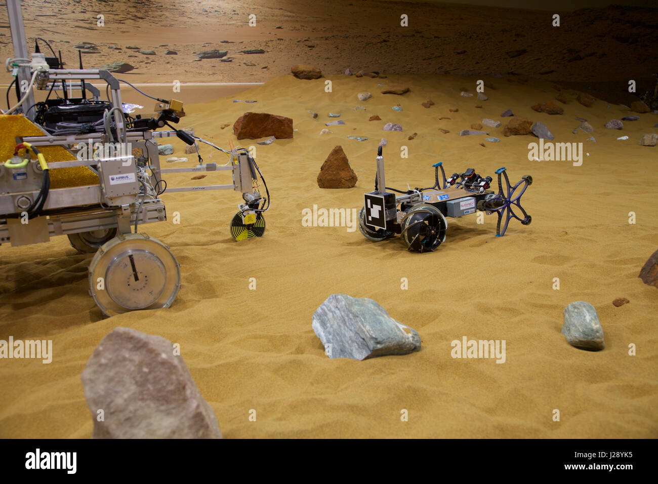 Eine kleine Scout-Prototypen für die ESA ExoMars Rover-Mission zum Mars wird von Airbus in einer Lagerhalle gemacht, um den roten Planeten aussehen getestet Stockfoto