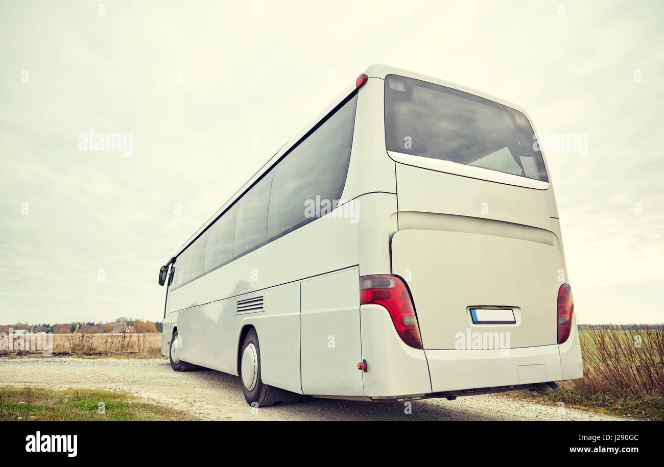Leeren Bus Fahren Mit Lkw Führerschein Leerer tourbus -Fotos und -Bildmaterial in hoher Auflösung – Alamy