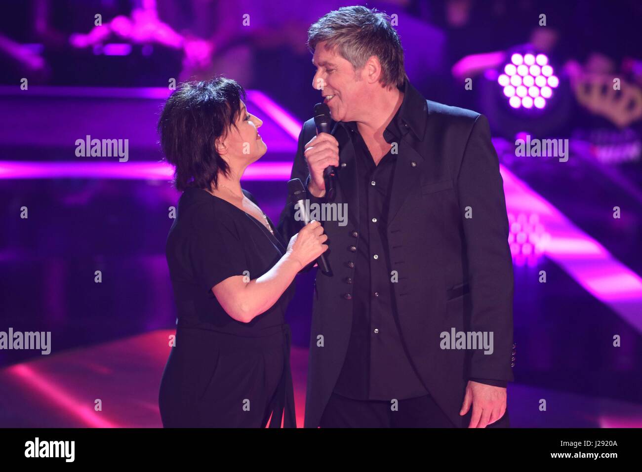 Schlager-Countdown - Das Grosse Premierenfest bei Arena Oldenburg Featuring: Ute Freudenberg, Christian Lais Where: Oldenburg, Deutschland: 25. März 2017 Credit: Becher/WENN.com Stockfoto