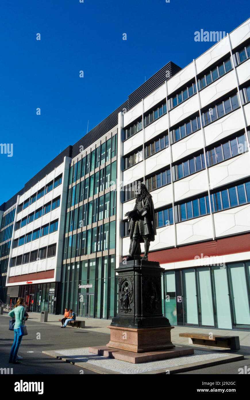 Gottfried Wilhelm Leibniz, Denkmal des Philosophen, Campus der Universität Leipzig, Sachsen, Deutschland Stockfoto