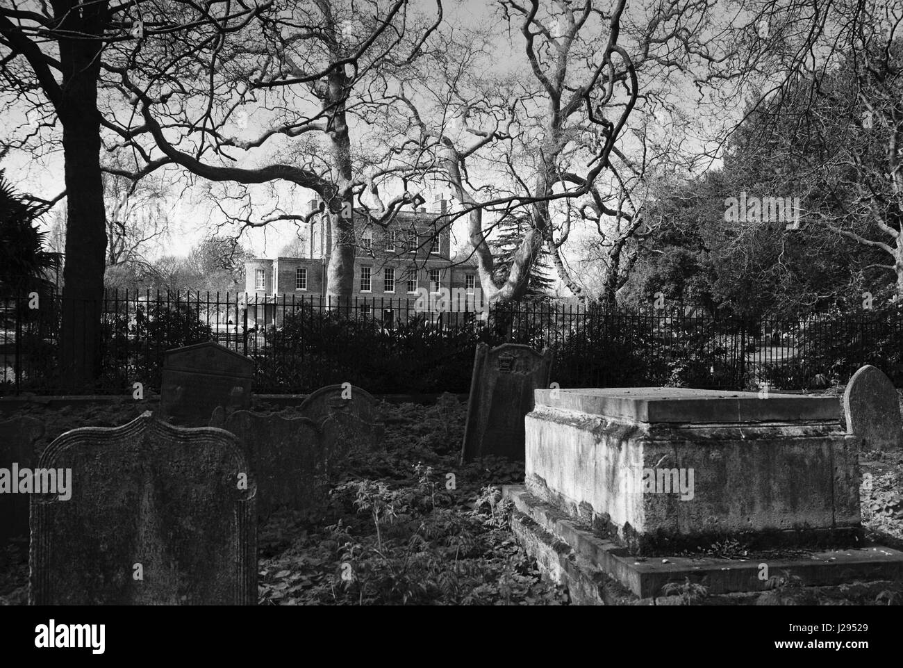 Clissold House, Stoke Newington North London, von Str. Marys Kirchhof Stockfoto