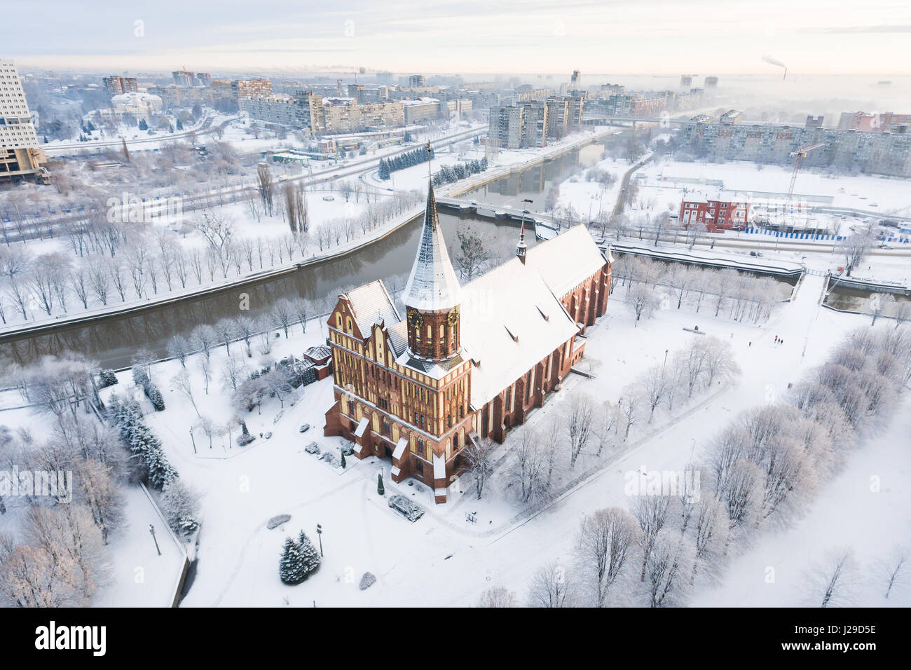 Die Kathedrale von Kaliningrad in den frühen Morgenstunden im Winter, Ansicht von oben Stockfoto