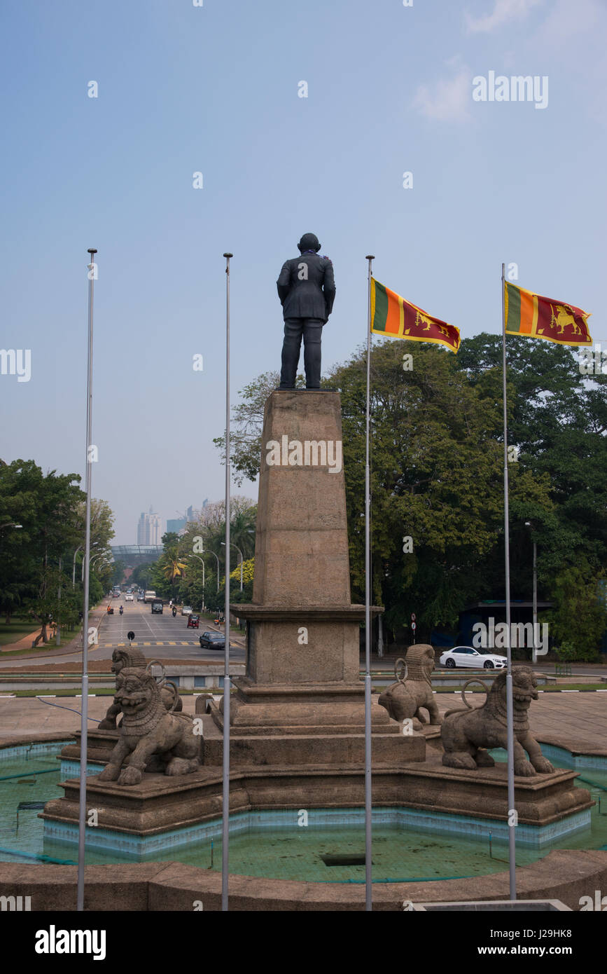 Sri Lanka, Colombo, Independence Memorial Hall aka Gedenken Unabhängigkeitshalle, nationales Denkmal. Statue des ersten Premierministers Rt Hon. Don Ste Stockfoto