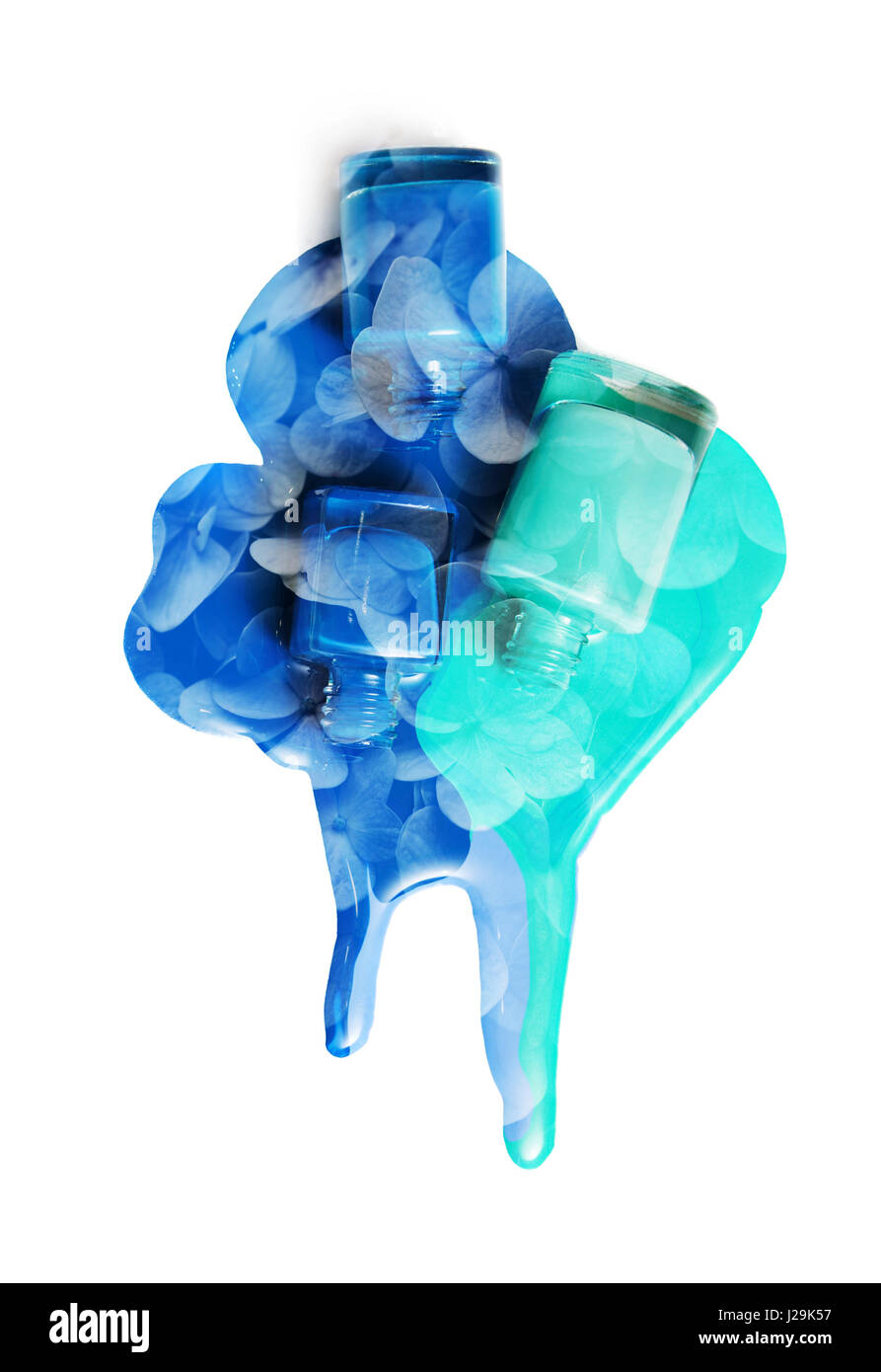 Doppelbelichtung: verschüttete Nagellack und floraler Hintergrund Stockfoto