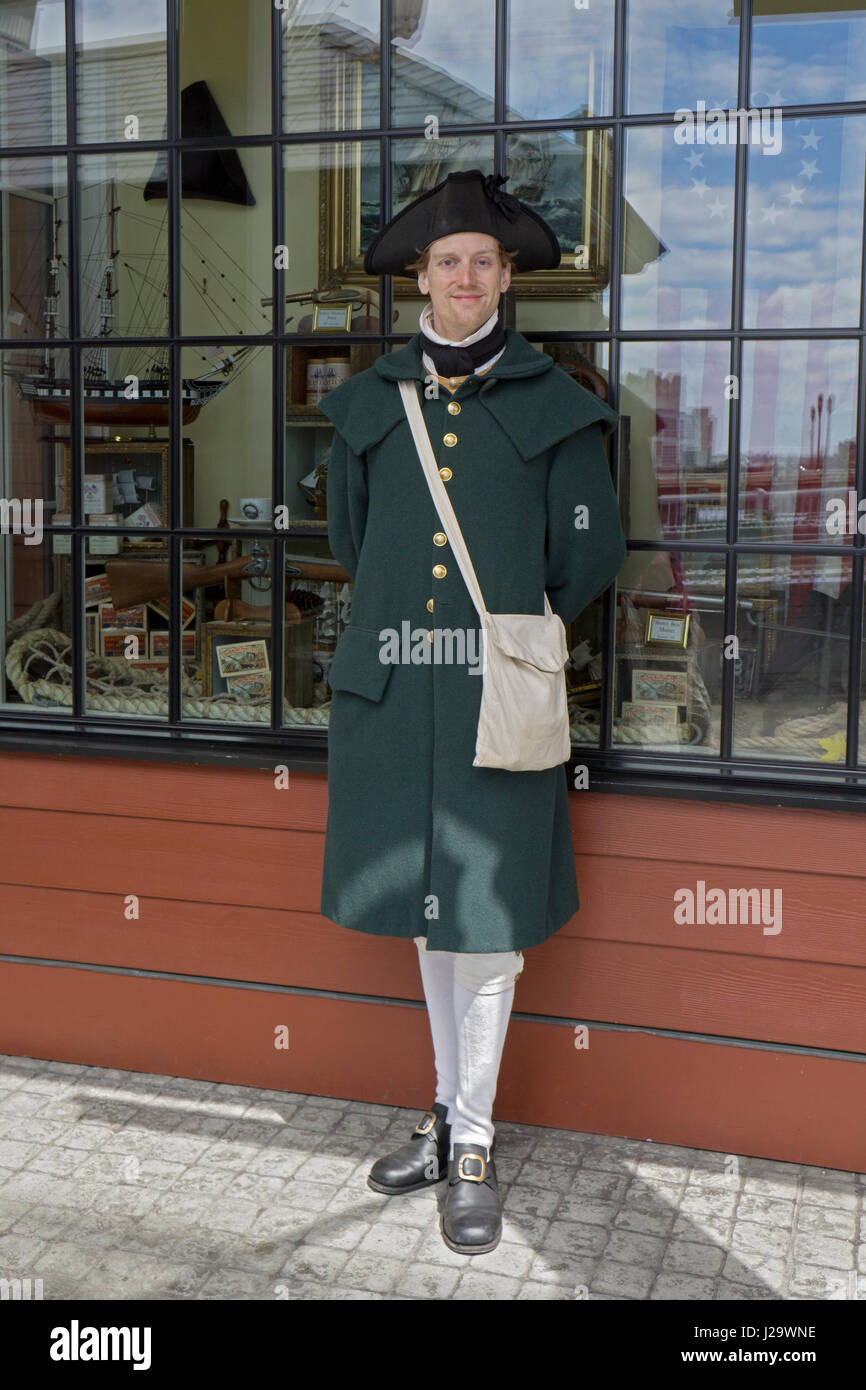 Ein junger Mann in einem Unabhängigkeitskrieg Kostüm an der Tea Party-Museum in Boston, Massachusetts. Stockfoto