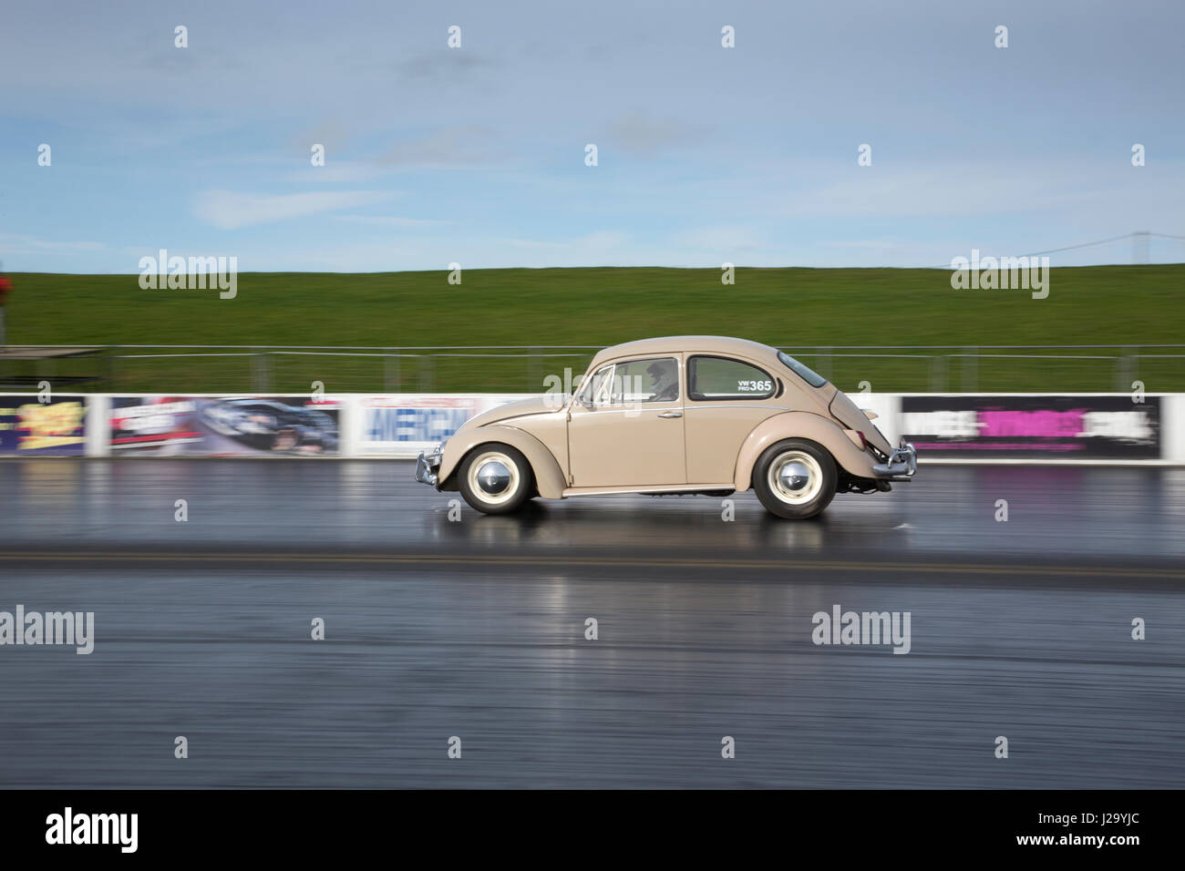 Santa Pod Raceway, befindet sich in Podington, Bedfordshire, England, ist Europas erste permanente Drag-Racing, gebaut auf einem stillgelegten WWII Luftwaffenstützpunkt. Stockfoto