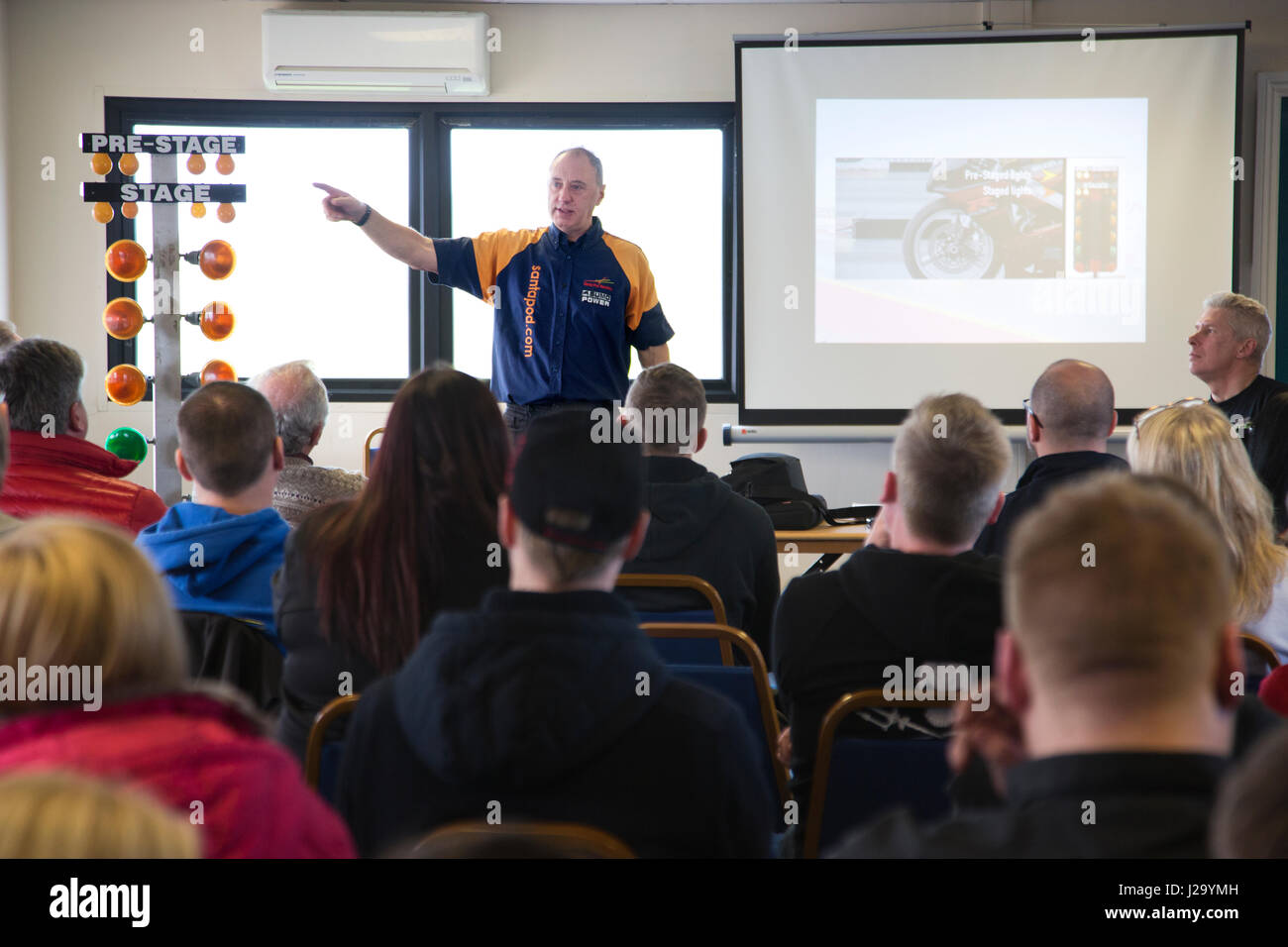 Santa Pod Raceway, befindet sich in Podington, Bedfordshire, England, ist Europas erste permanente Drag-Racing, gebaut auf einem stillgelegten WWII Luftwaffenstützpunkt. Stockfoto