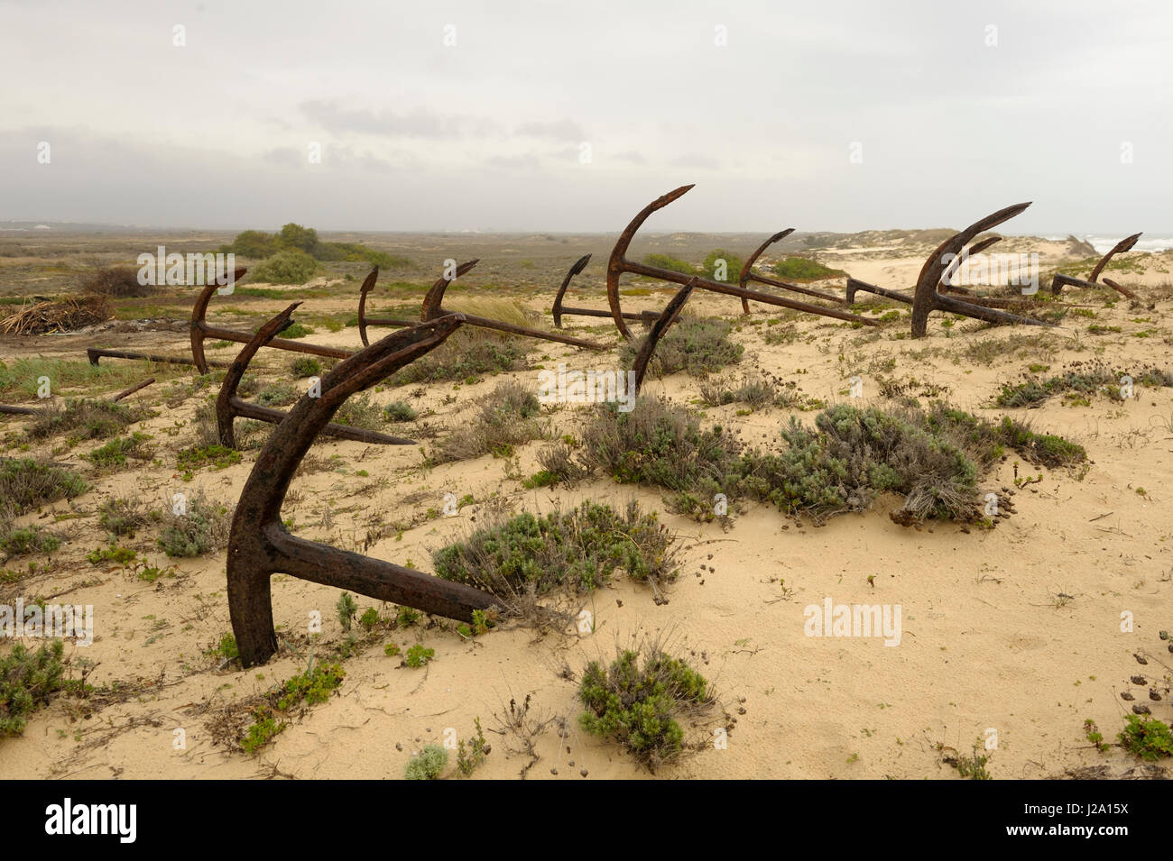 Friedhof der Anker auf Barril Praya, in der Nähe von Tavira in Portugal Stockfoto