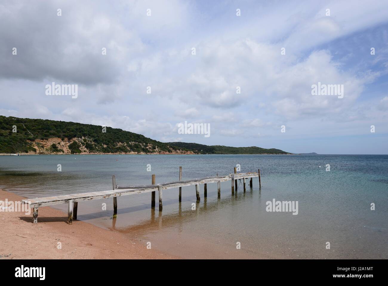 Landeplatz am einsamen Strand auf Korsika Stockfoto