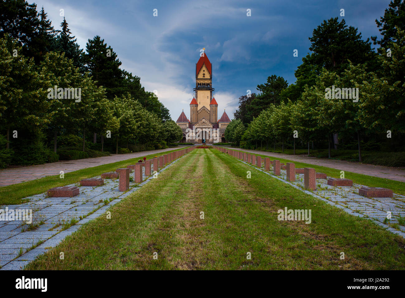 Südfriedhof ist mit einer Fläche von 82 ha der größte Friedhof in Leipzig. Stockfoto