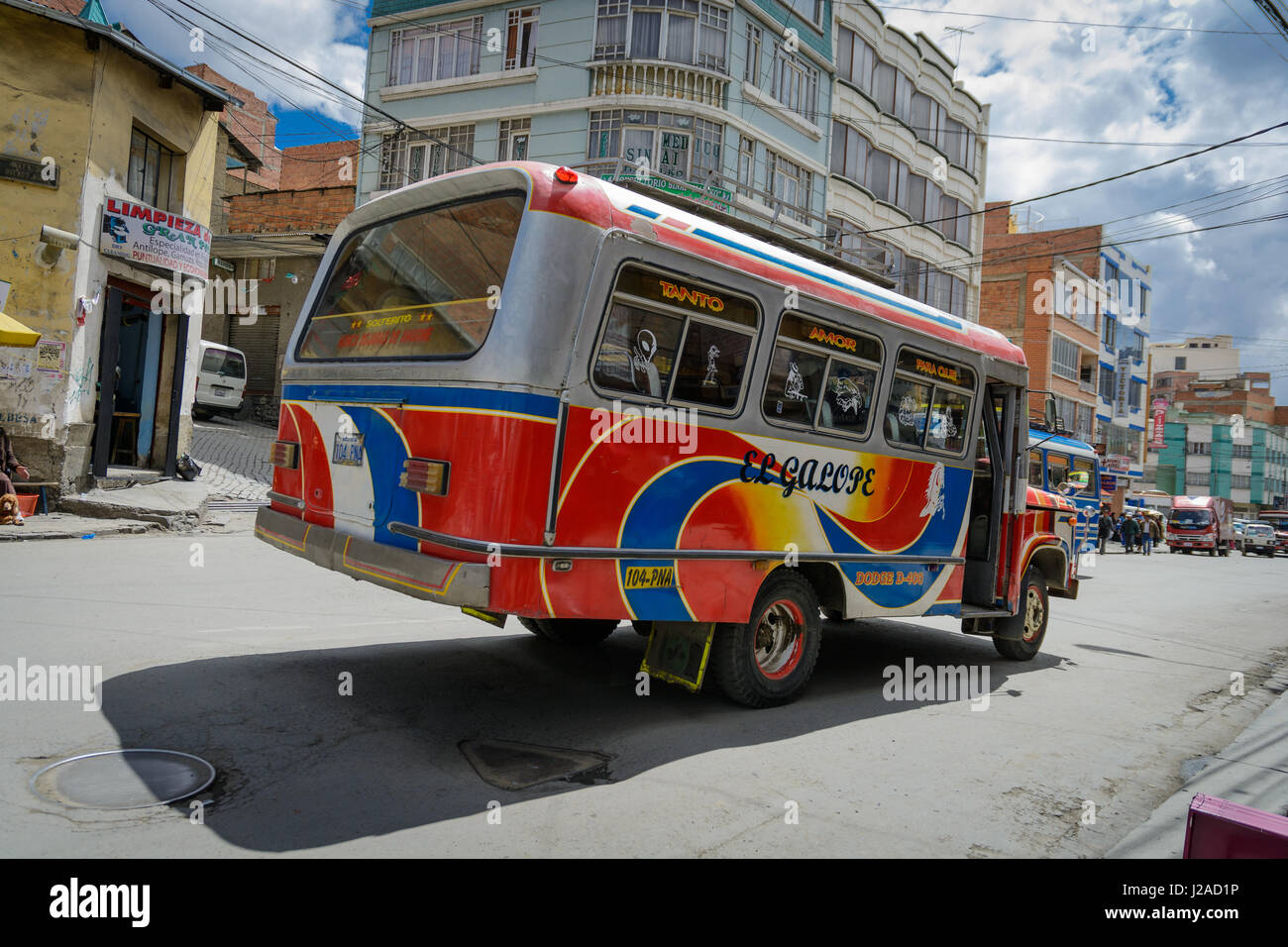 Bolivien, La Paz Department, La Paz, alten amerikanischen Dodge Busse mit getunten Motoren, genug Kraft in der dünnen Luft zu haben Stockfoto