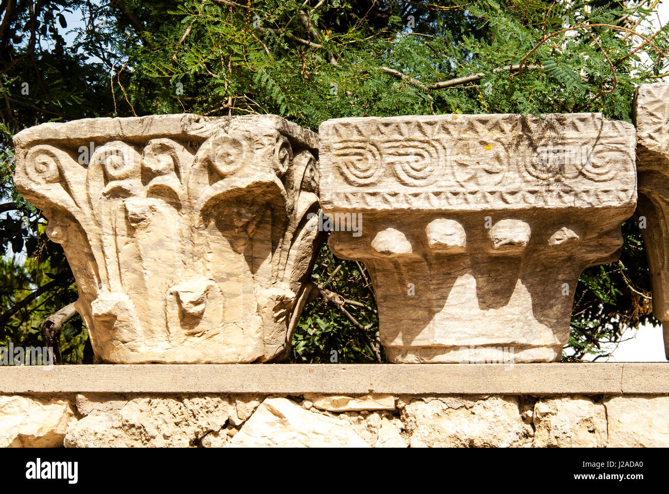 Römische Skulptur korinthischen und dorischen Säulen, Nationalmuseum in Carthage Byrsa Hügel, punischen Website von Karthago, UNESCO-Weltkulturerbe, Tunesien, Nordafrika Stockfoto